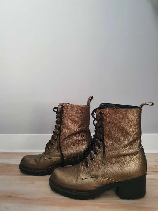 Bocanci din piele naturala