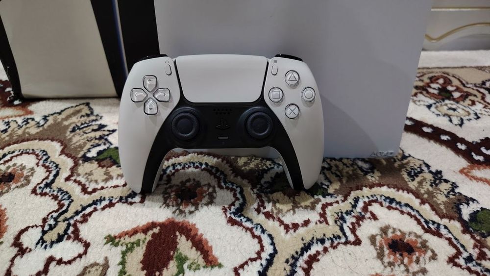 Playstation 5 slim 1Tb идеально состояние игры есть