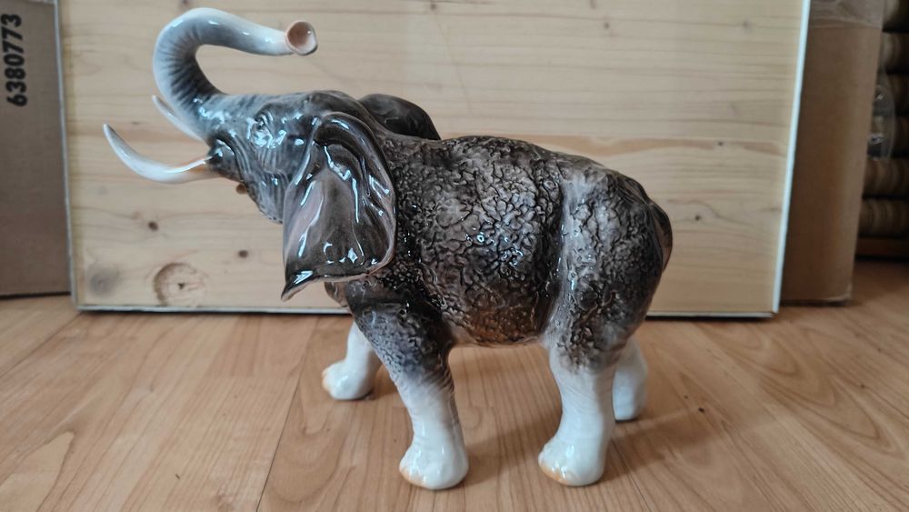 Bibelou elefant din portelan