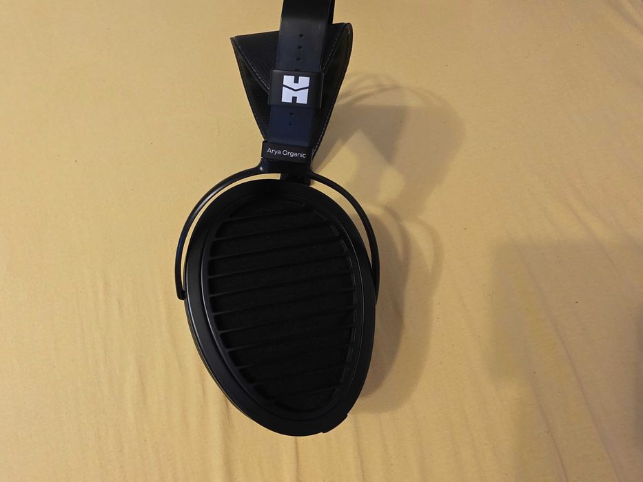 Casti HiFiMAN Arya Organic, arata si functioneaza impecabil.