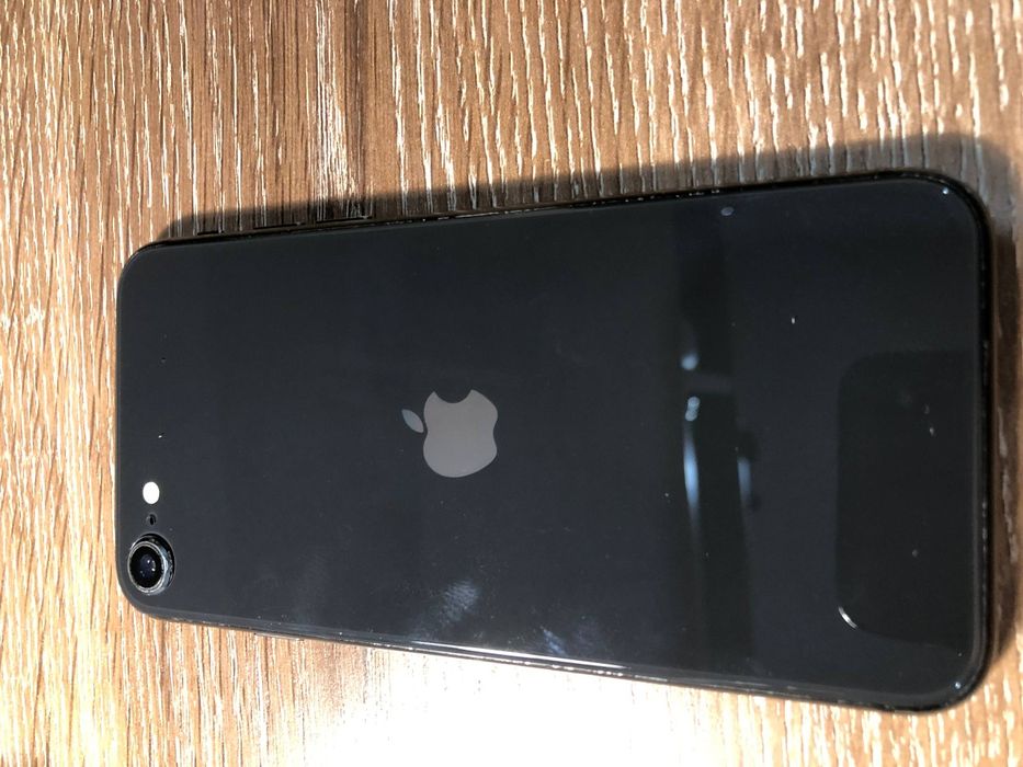 Продам iPhone SE 2020 64gb
