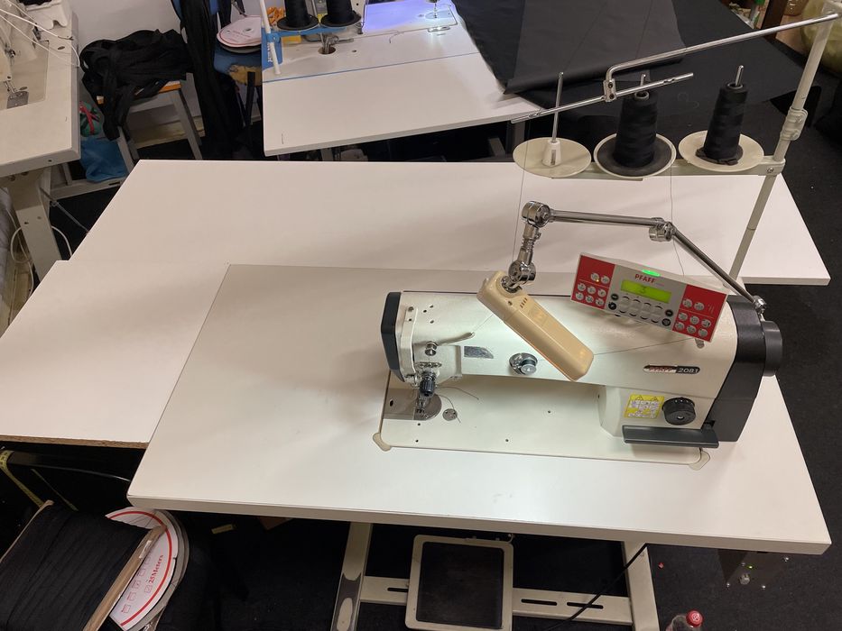 Masina liniara de cusut si rihtuit PFAFF 2081