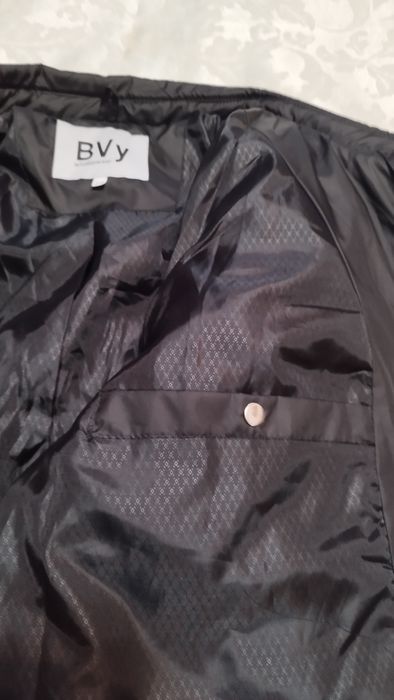 Продамкуртку,новая.5000 и 15000