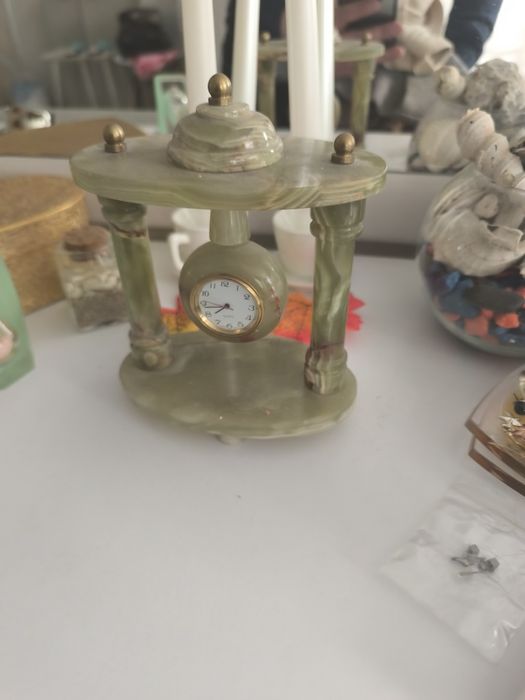 Часы настольные из оникса