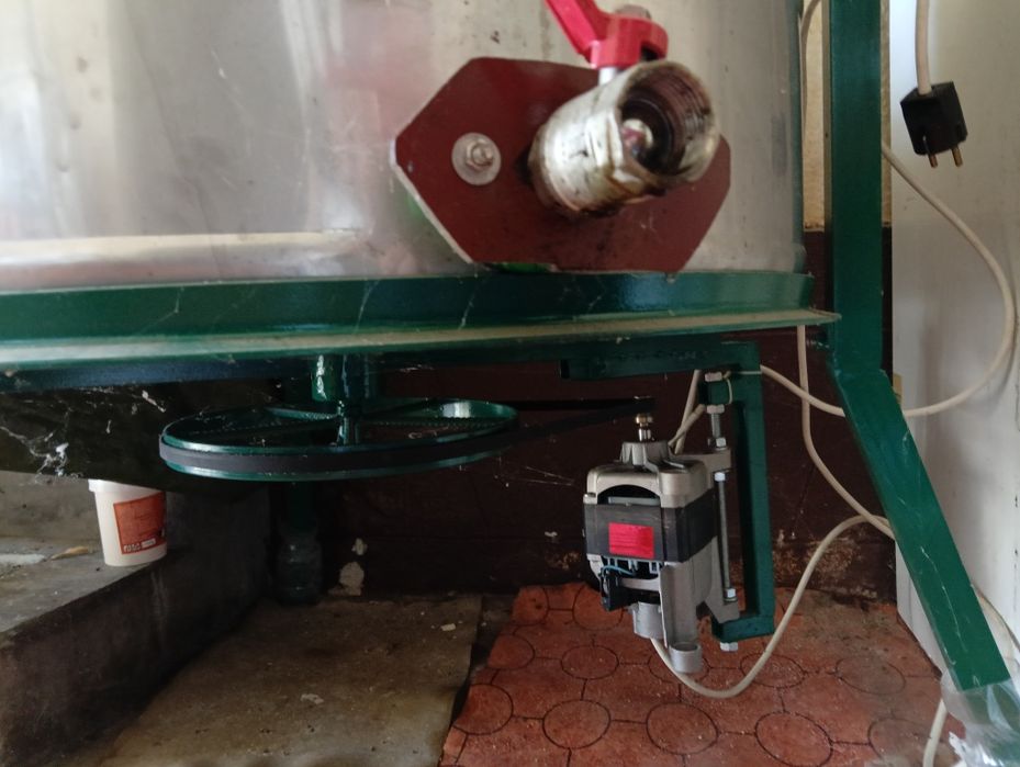 Ел. Центрофуга за мед