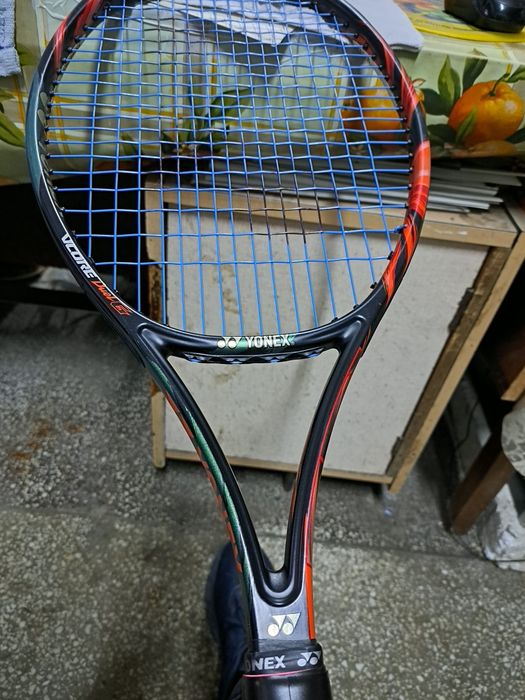 Vand doua rachete tenis Yonex.