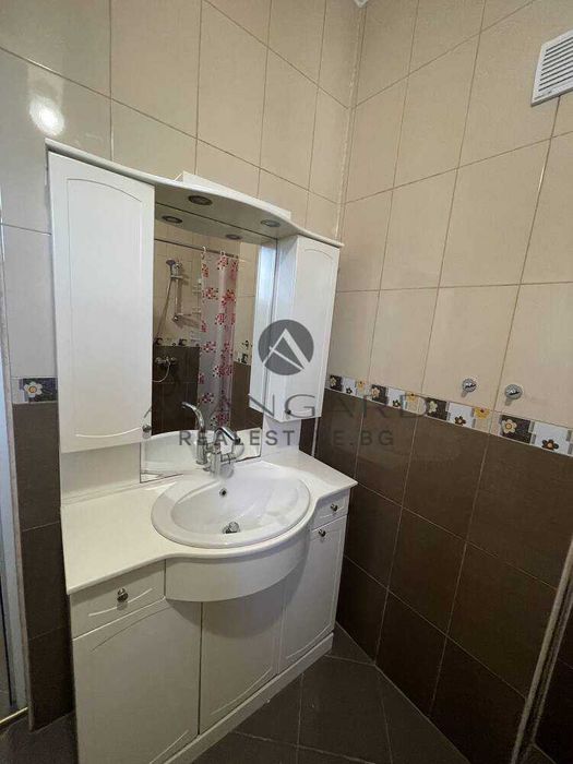 оф.25755 Тристаен обзаведен до Тримонциум