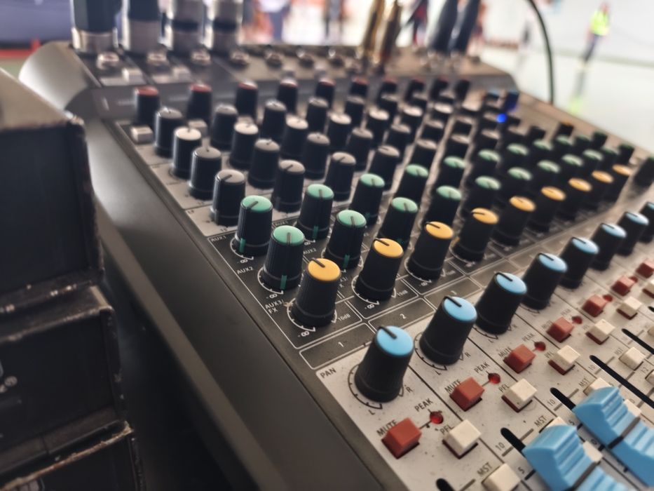Vând ,schimb mixer Soundcraft Signature 12 Multitrack