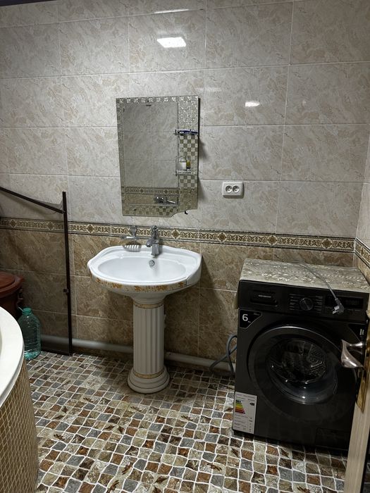 Срочно айропорт мост олдида уй сотилади нархи келишамиз