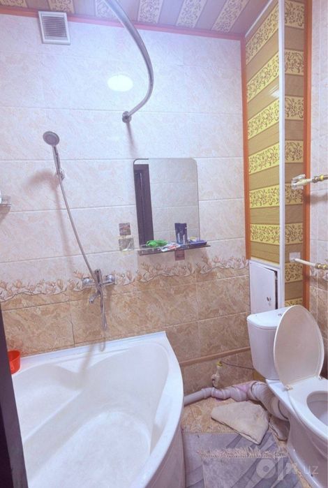 Квартира продаётся Чиланзар 7 квартал 2/3/4 балк 2*6 ор. Бассейн