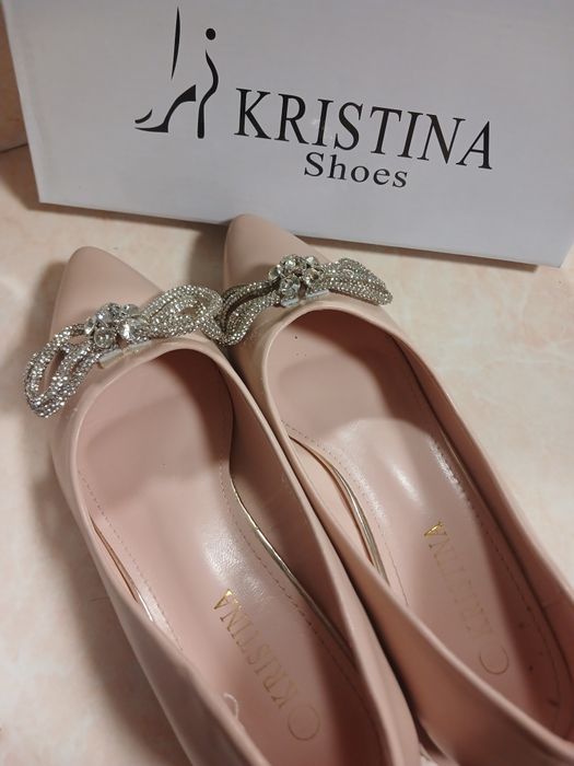 Oyoq kiyim yangi kiyilmagan