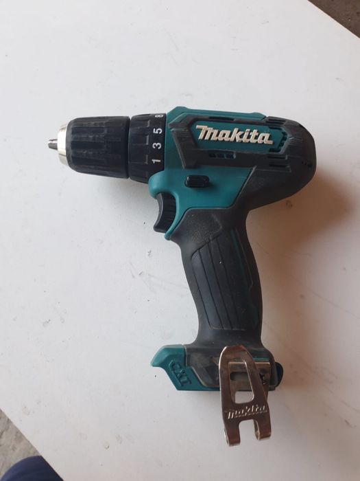 Autofiletanta Makita DF333D 10,8v cu Defect