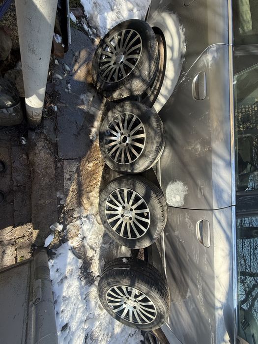 Продавам комплект 4-броя алуминиеви джанти с гуми-14 цола