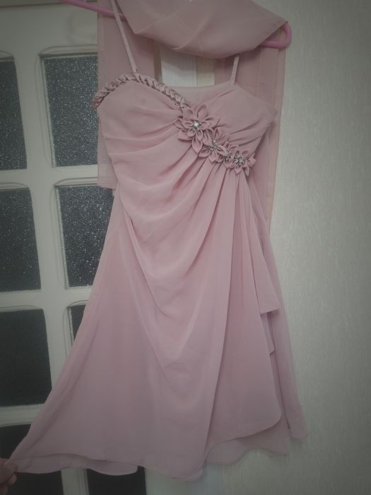 Розовое вечерное платие