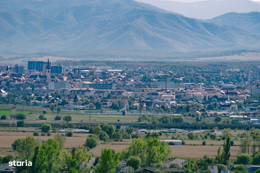 Vând teren pentru casă  în intravilan în Sibiu, str Viile Sibiului.