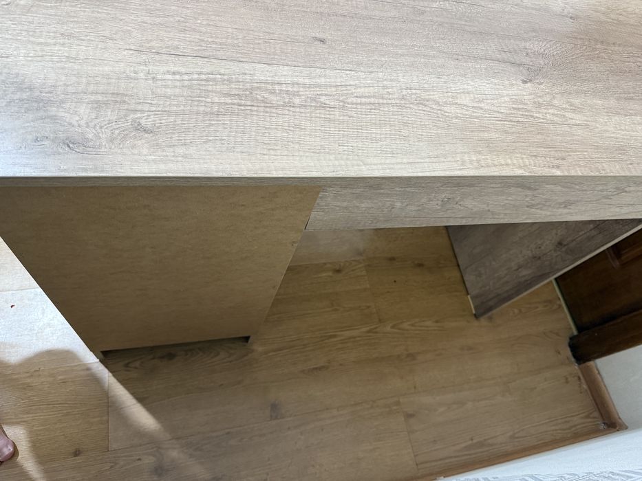 Продаются два стола