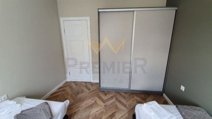 Дава се под наем Тристаен апартамент в Варна, Център - 92 кв.м за 850 € - Снимка #4