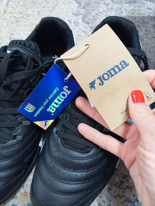 Adidași Joma 41.