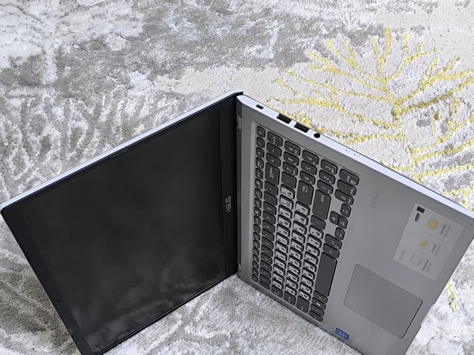 Asus Noutbook sotiladi