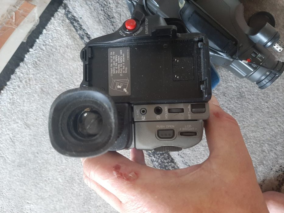 Vând camere video SONY și CANON