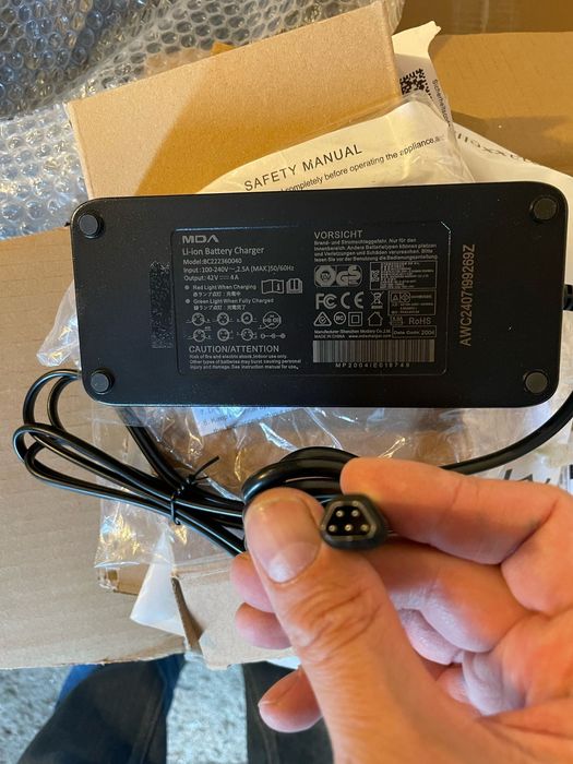 Incarcator 36v 48v ebike