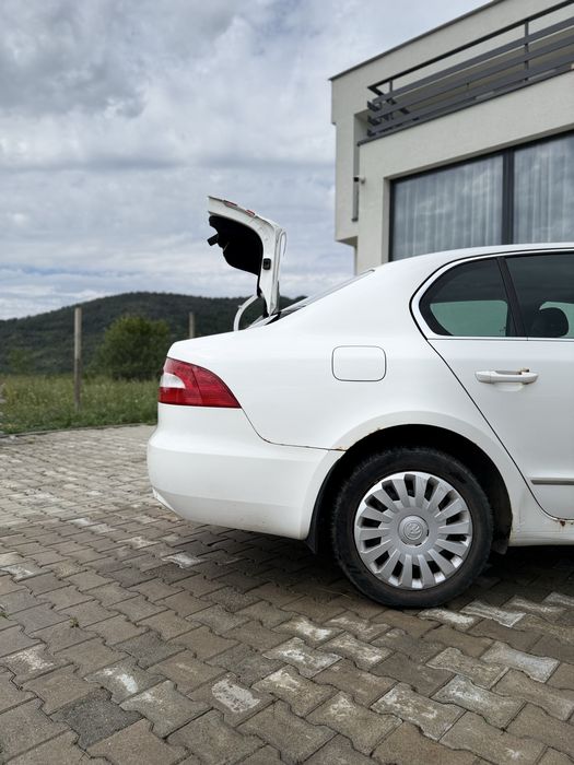 SKODA Superb 2012 — imagine 4