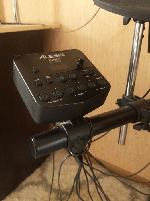 Барабанная установка Alesis