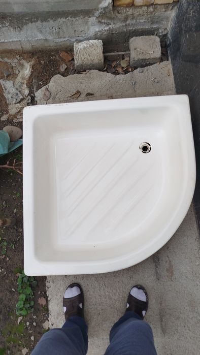 Душевой поддон ванной . В отличном состоянии.