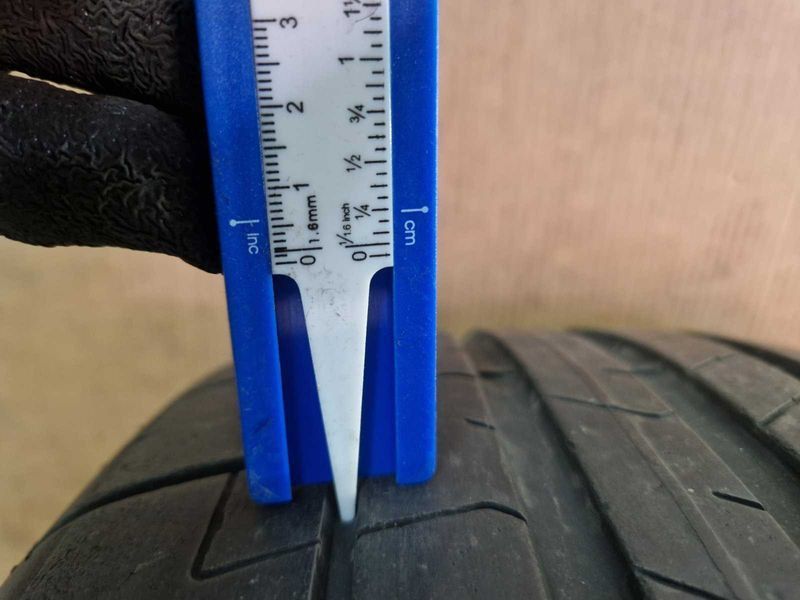 2 Pirelli R19 235/40
летни гуми
DOT4321
