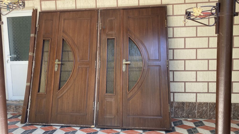 Есыктер саталыды