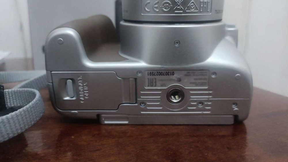 Фотоаппарат Canon 250D