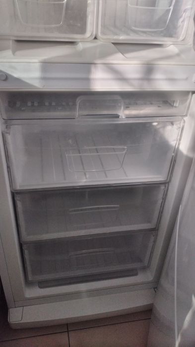 Продам холодильник индезит