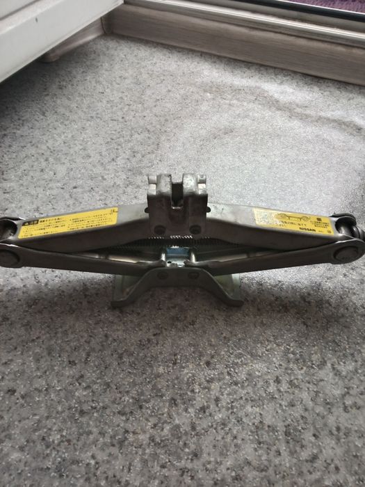 Продам домкрат оригинал