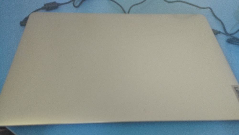 Ноутбук леново  продам срочно