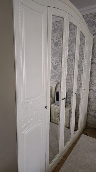 Продается спальный гарнитур "Венера Люкс"