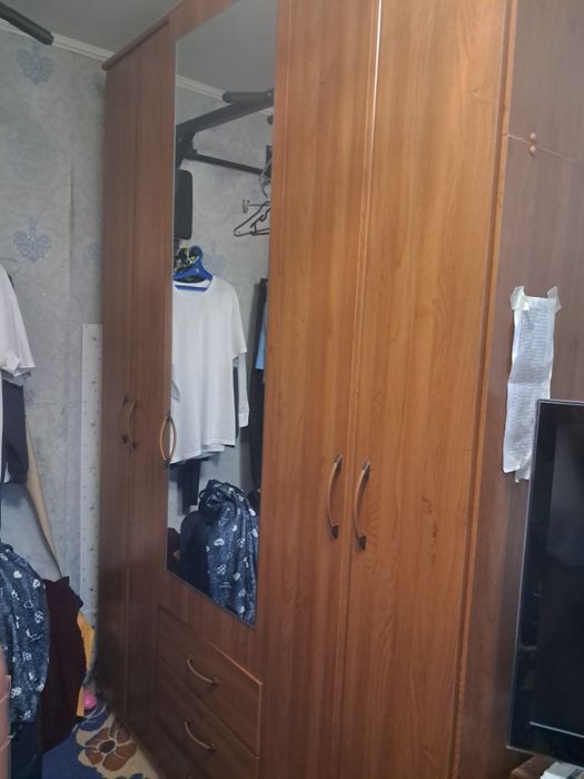 Шкаф б/у,очень вместительный