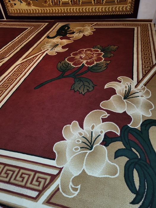 Продаем ковры новые не использовались