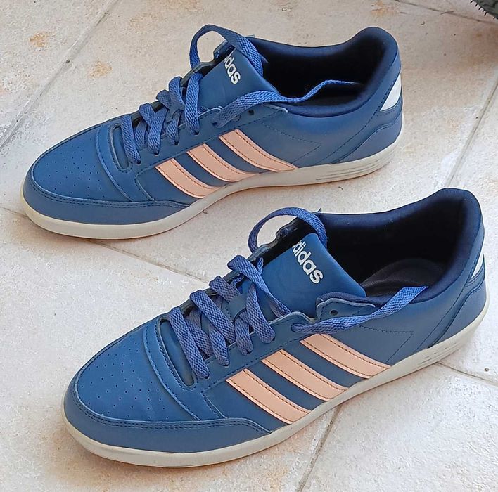 Дамски маратонки Adidas тъмно сини с розови ивици номер 37