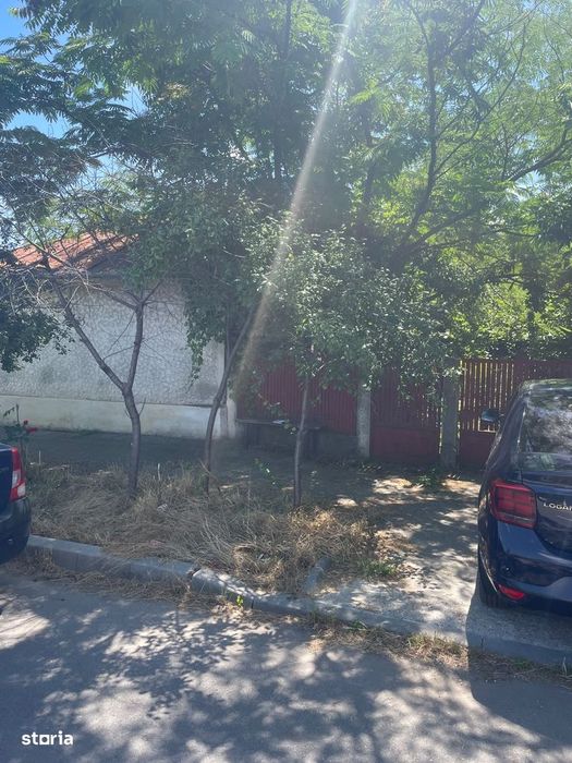Casă 4 camere, curte mare