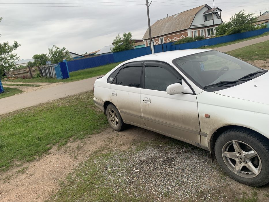 Продам машину тоуота карина Е