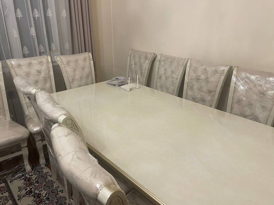 Комплект мебели для гостиной (стол,стенка,тумба)