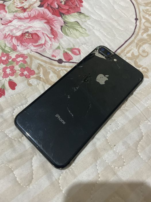 Айфон 8 PLUS 64 Гб норм