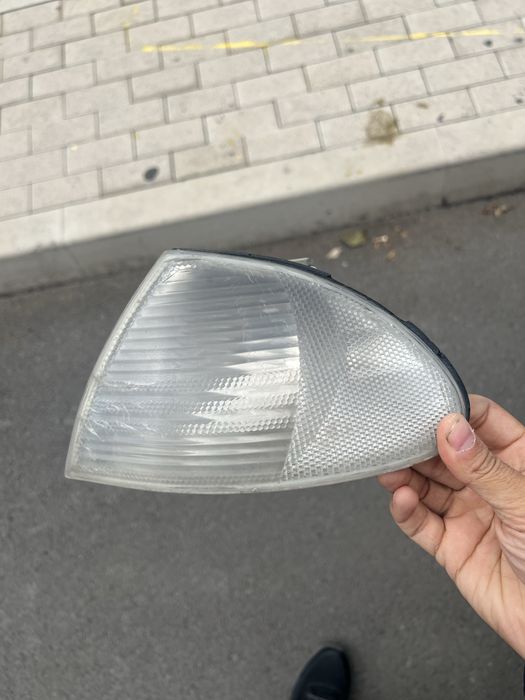 Продам поворотник белый на бмв е46