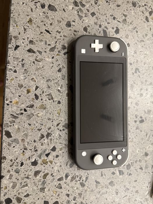Nintendo switch lite с 3 игри