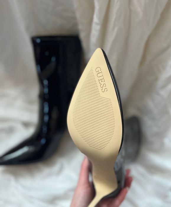Къси ботуши на ,,Guess”