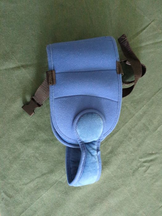 Регулираща възглавница за спане по време на път