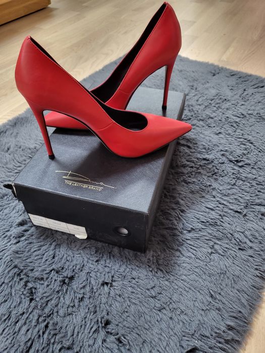 Обувки от естествена и еко кожа