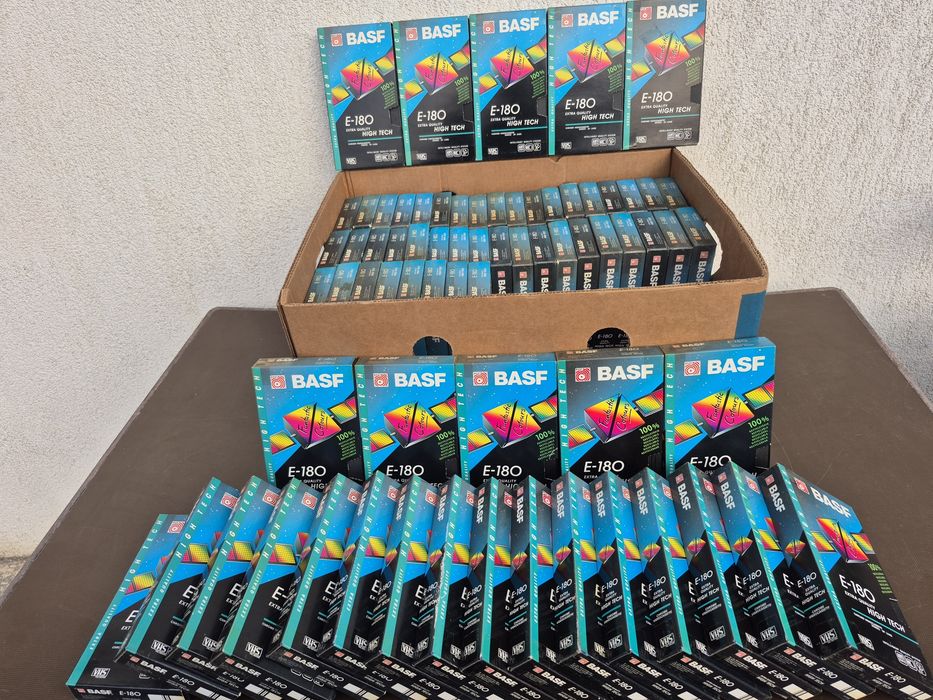 Vând 70 casete video VHS originale Basf de  180 min. colectie de filme