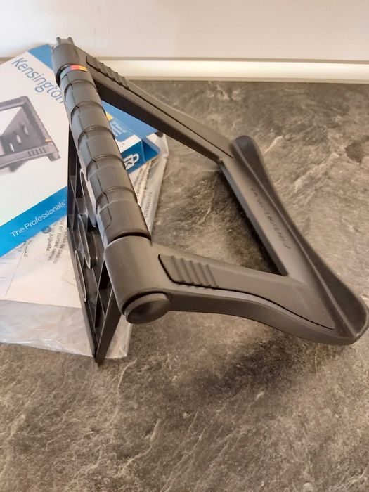 suport laptop Kensington SmartFit Easy Riser si Adaptor audio Hi-Fi