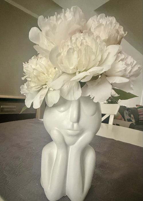 Vaza decorative 20 cm tip chip uman stilizat (Postura de ganditor)